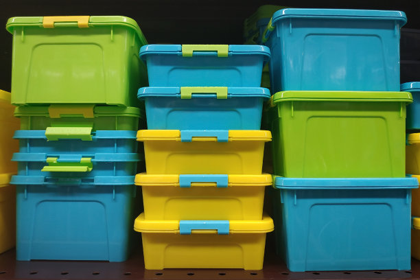 绿色、黄色和蓝色的塑料食品容器图片下载