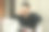 坐在办公室笔记本电脑前到处贴便利贴的人图片下载