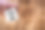 2号——一只手拿着一个白色的木桌，上面放着2号木桌图片下载