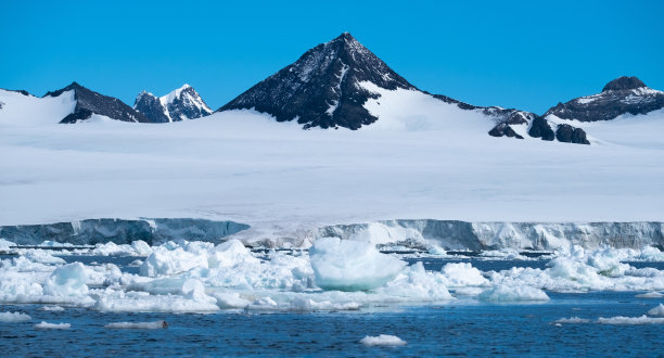 南极大陆塔巴林半岛令人惊叹的海岸景观图片下载