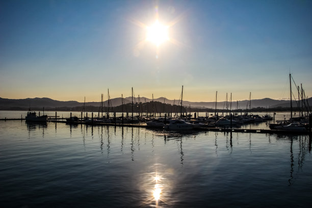 夕阳下的老木码头图片下载