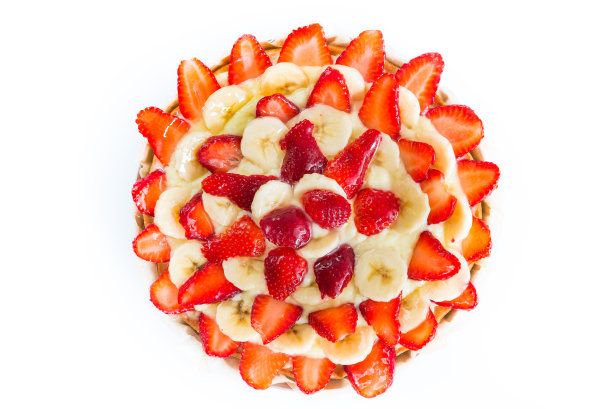 草莓和香蕉蛋糕孤立在白色背景图片下载
