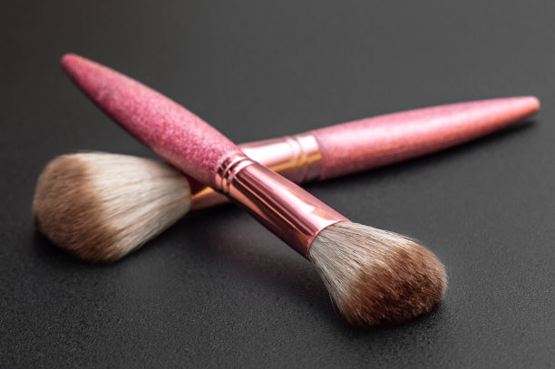 交叉化妆刷黑色。图片下载