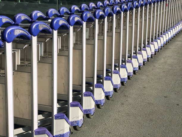 机场的行李车图片下载