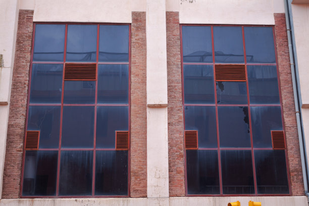 旧的工业立面在巴塞罗那的巴塞罗那图片下载