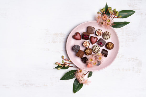 巧克力，爱情，桉树叶和口香糖。图片下载