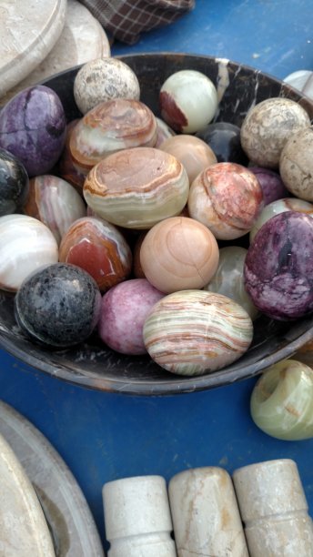 鸡蛋形状的石头图片下载