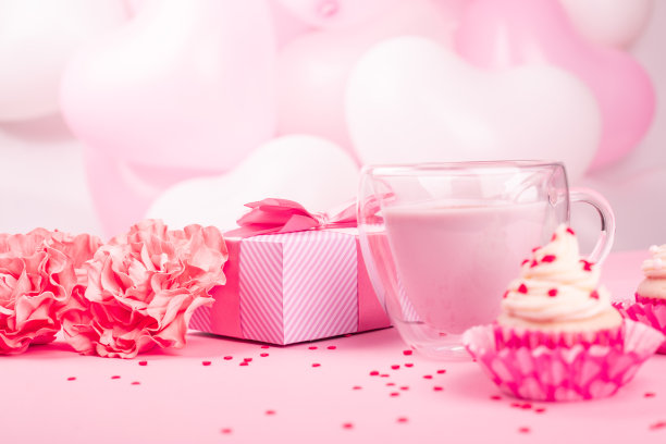 情人节礼物和甜点图片下载