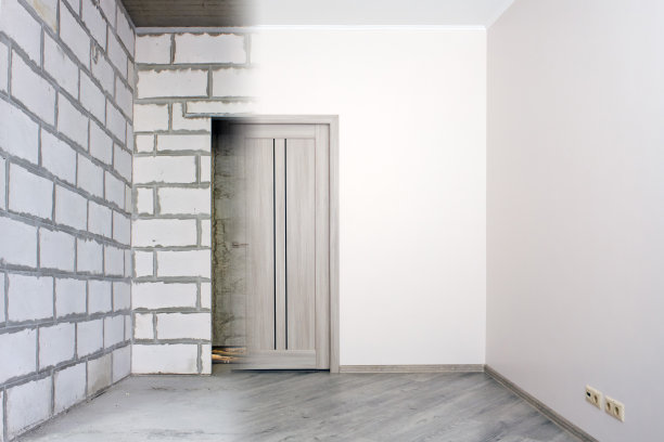 家居装修前后。空房间混凝土墙没有完成和房间后油漆。图片下载