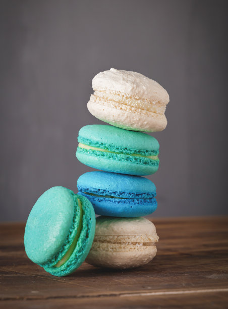 饼干五彩缤纷的马卡龙堆叠图片下载