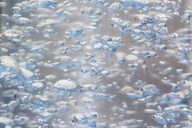 蓝色的水与气泡和蓝色的水滴背景图片下载