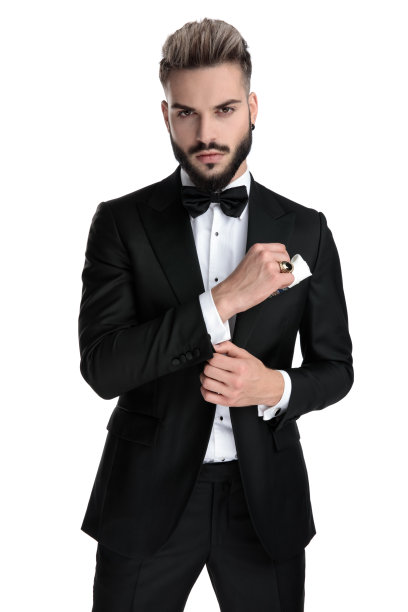 商人站着固定袖子，看着镜头很酷图片下载