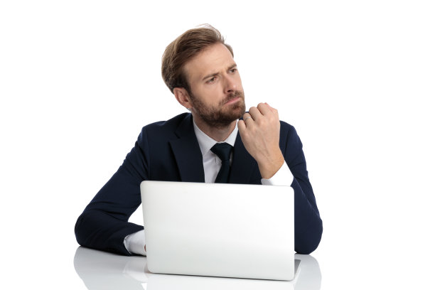 穿着深蓝色西装的年轻商人向一边看图片下载