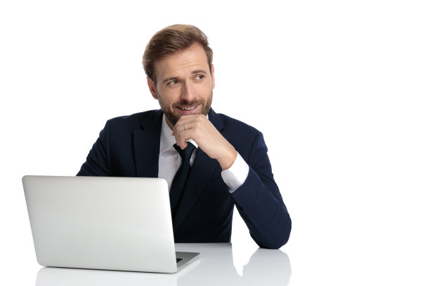 快乐的商人微笑着，手托着下巴图片下载