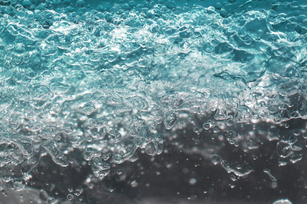 蓝色的水与气泡和蓝色的水滴背景图片下载