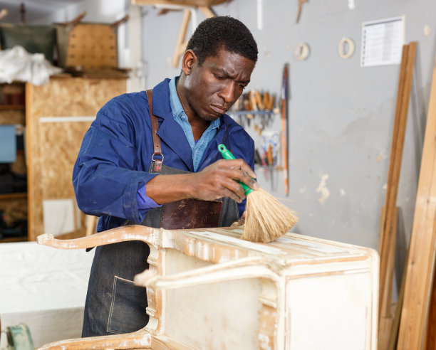 家具修理工的肖像图片下载