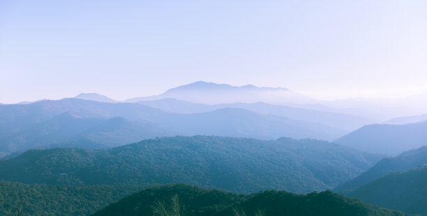 雾山日出自然背景图片下载