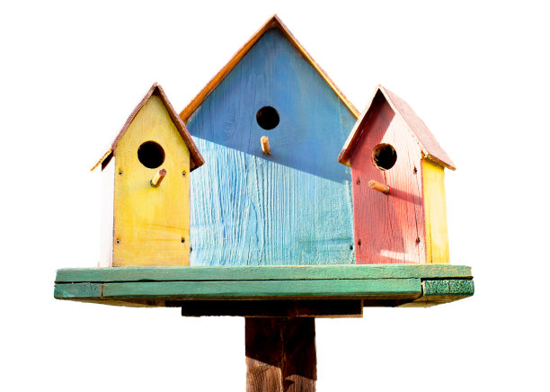 彩色的鸟屋孤立在白色背景上。图片下载