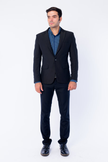 身穿西装思考的年轻英俊波斯商人全身照图片下载