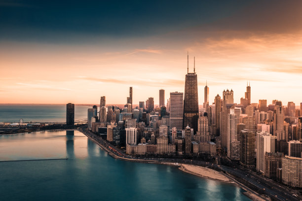 芝加哥和湖岸的戏剧性鸟瞰图图片下载