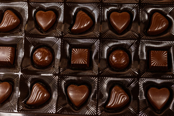 盒装的各种巧克力糖果。特写镜头图片下载