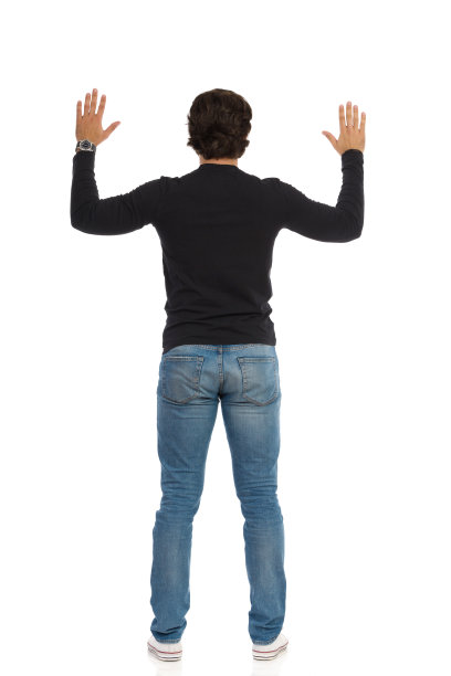 站着的人的后视图举起手臂图片下载