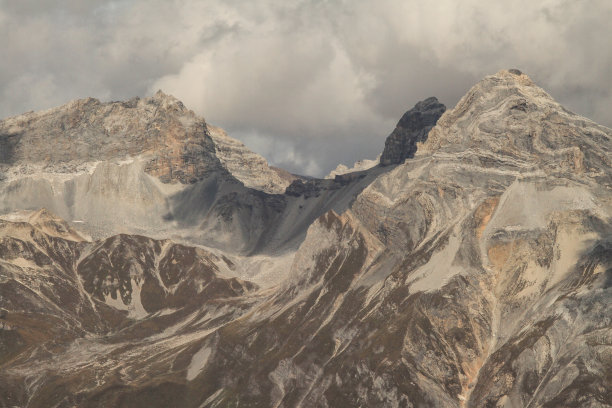 瑞士石灰岩峰会图片下载
