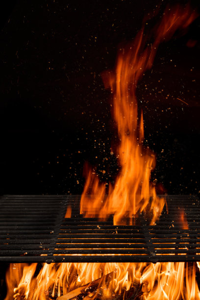 清空燃烧的木炭烤架，准备放置产品。图片下载