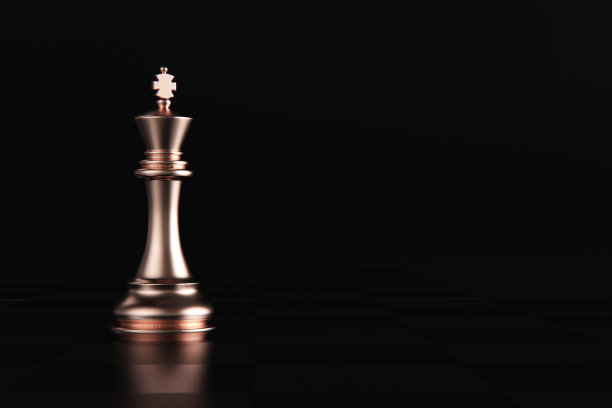 青铜国际象棋棋子，棋盘上的孤单国王照片图片下载