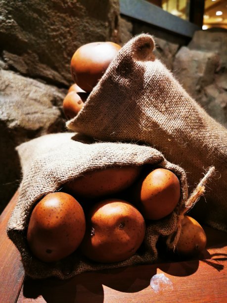 日本大阪的一种新鲜的混合土豆图片下载