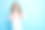 小学校拉丁女士的照片持无线耳罩听青年流行歌曲穿休闲连帽衫套头衫粉色裤子孤立的蓝色背景图片下载