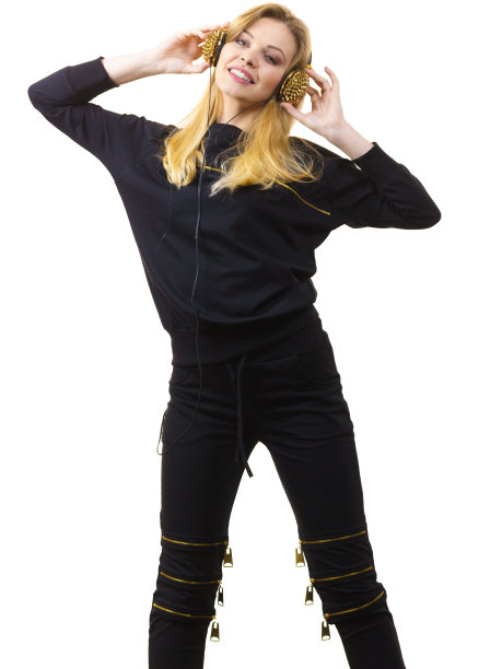 少女戴耳机图片下载