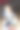 一个脏兮兮的小男孩用手指画画画。图片下载