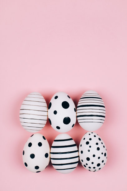 许多复活节彩蛋是粉红色的。平的。图片下载