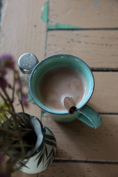 咖啡和古董壶，在餐厅喝咖啡，早餐喝咖啡和茶。图片下载