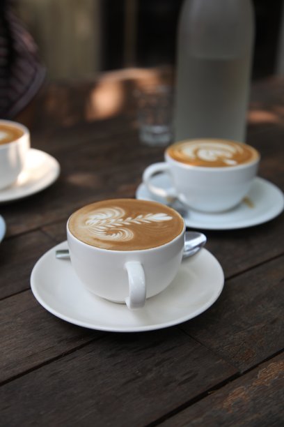 咖啡和古董壶，在餐厅喝咖啡，早餐喝咖啡和茶。图片下载