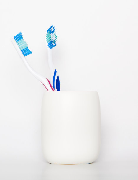 白色背景的牙刷图片下载