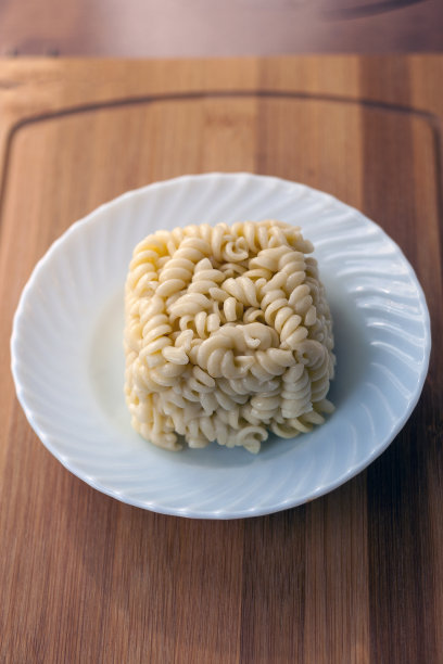 从冰箱里取出的意面图片下载