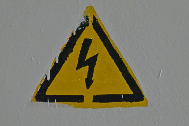 黄色三角形表示高压图片下载