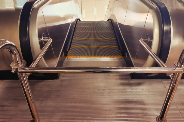 关闭它会让地铁里的自动扶梯停止运行图片下载