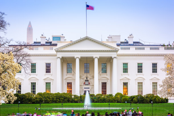 华盛顿特区的白宫之夜图片下载