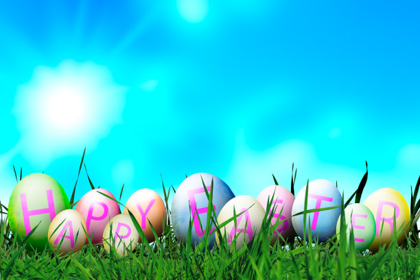 Photoshop复活节彩蛋在晴朗的草地上的蓝天背景。有趣的软性彩蛋与快乐的复活节信件。副本的空间。复活节在春天图片下载