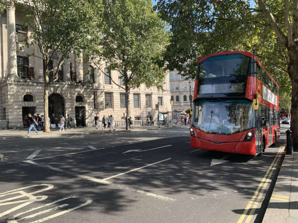 伦敦巴士和通勤者图片下载