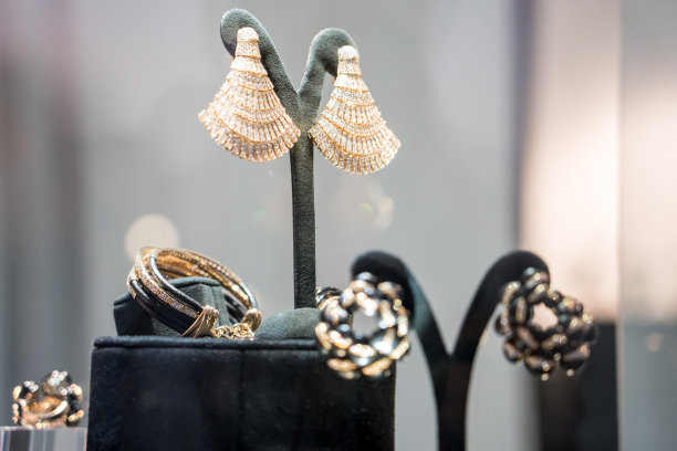 一套珠宝在展示精品图片下载