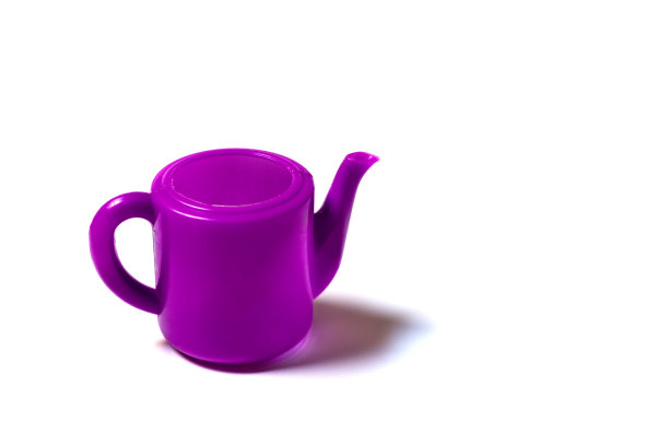 玩具塑料水壶紫色隔离热饮图片下载