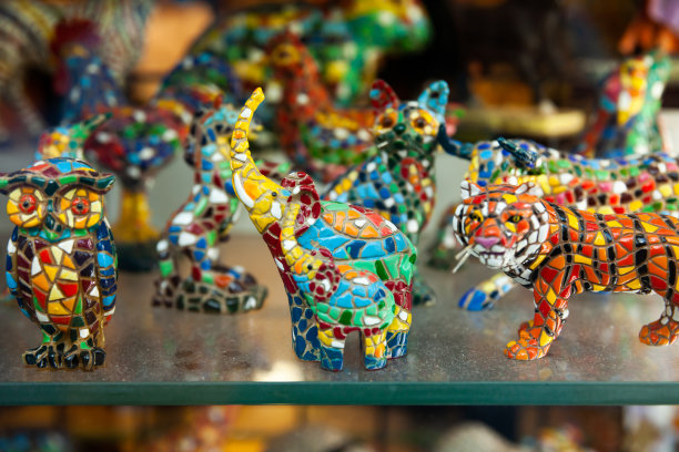 纪念品马赛克技术在巴塞罗那礼品店图片下载