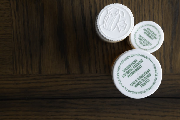 处方药瓶上的儿童证明盖图片下载