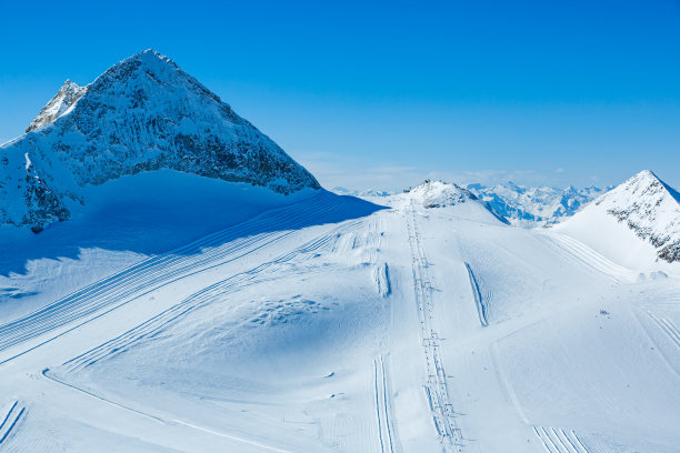 冬季滑雪胜地图片下载