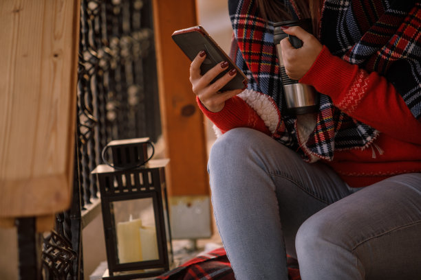 冷天里的网络和热饮图片下载