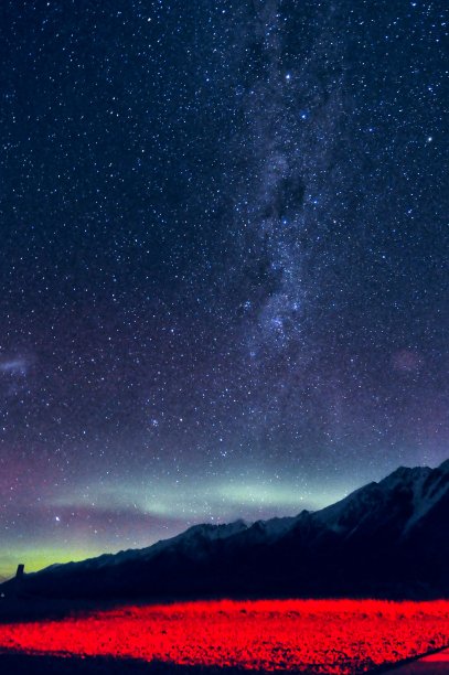 与Milly way银河共舞的灯光图片下载